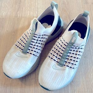 Nike React Phantom Run Flyknit 2, size 8.5